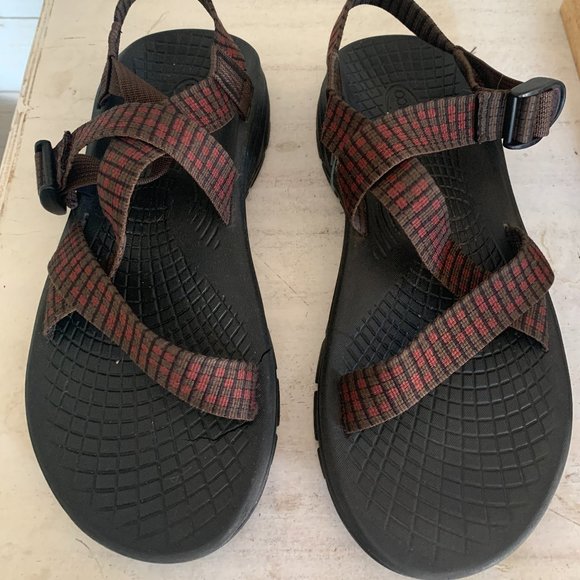 Used Men's Red Striped Chaco's 1 Strap Size 11 - Picture 1 of 3